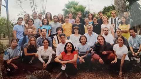 «SUSTITUIR» Descripción alternativa de la imagen. Se utiliza para complementar la información visual. Esta sería una tercera línea…
